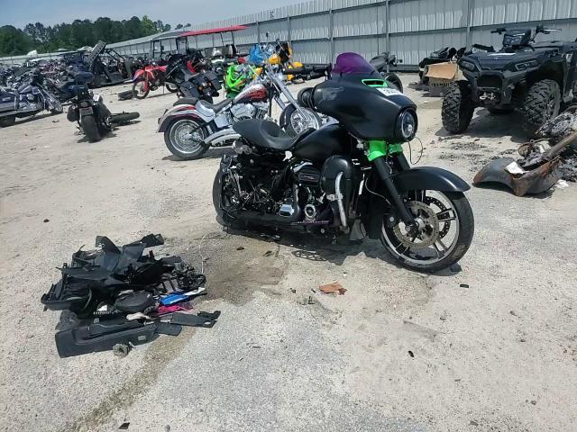 2017 Harley-Davidson Flhx Street Glide VIN: 1HD1KBC19HB633688 Lot: 56291175