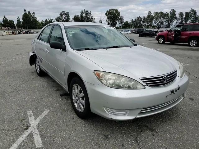 2005 Toyota Camry Le VIN: 4T1BE32K35U558818 Lot: 56023365