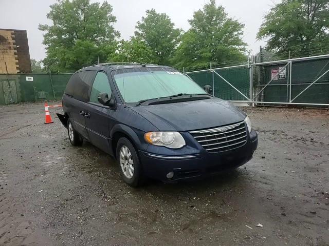 2005 Chrysler Town & Country Limited VIN: 2C4GP64L75R489186 Lot: 56739385