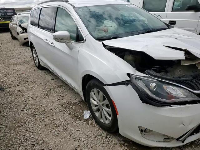 2017 Chrysler Pacifica Touring L VIN: 2C4RC1BG5HR702394 Lot: 57011315