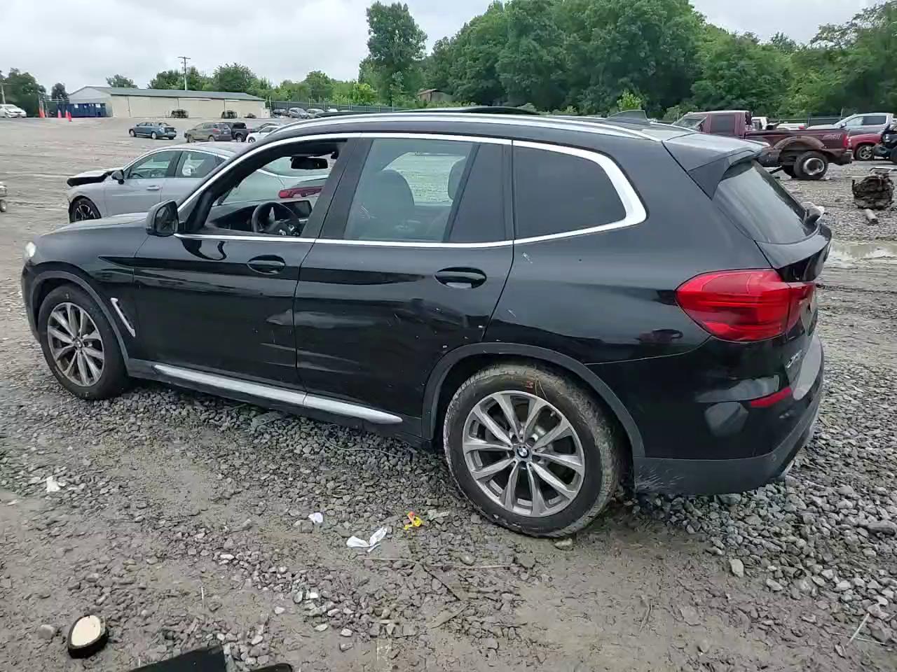 Фото: 5UXTR9C52KLE20263