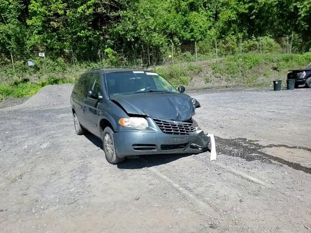 2005 Chrysler Town & Country Lx VIN: 2C4GP44R45R236884 Lot: 56103235