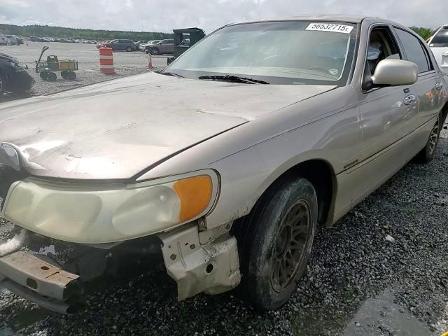2001 Lincoln Town Car Signature VIN: 1LNHM82W11Y630437 Lot: 56532715