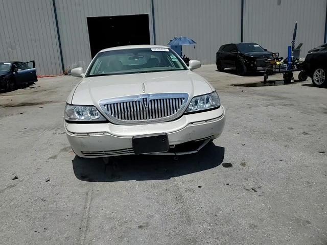 2005 Lincoln Town Car Signature Limited VIN: 1LNHM82W25Y606458 Lot: 58135655