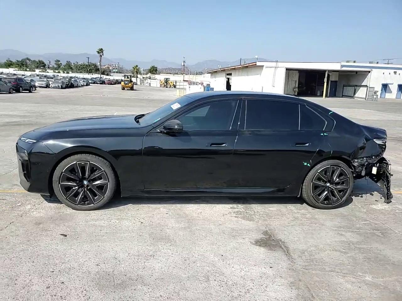 Фото: WBY43EJ0XRCR21088