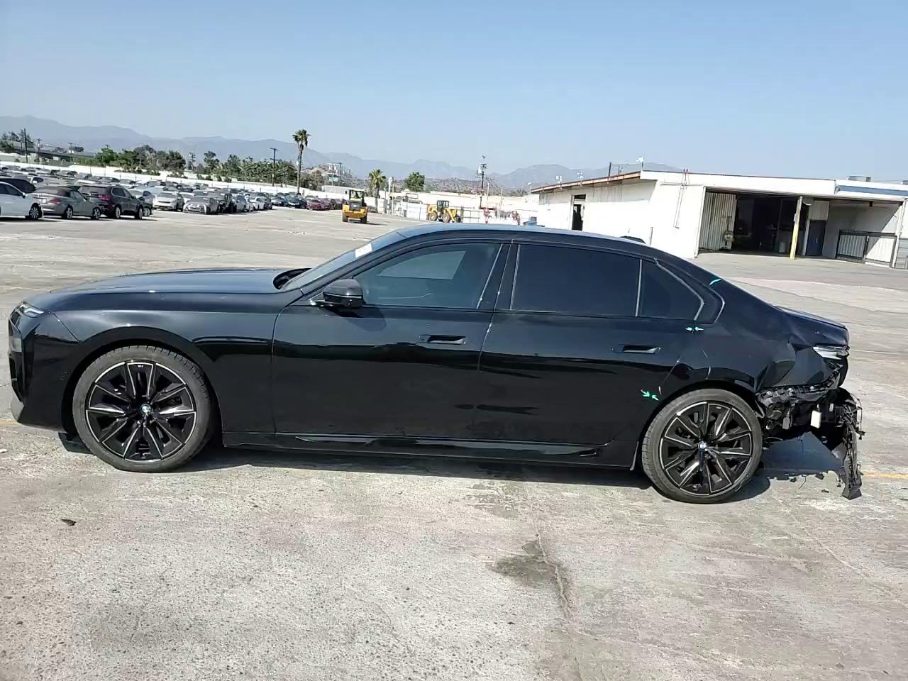 Фото: WBY43EJ0XRCR21088