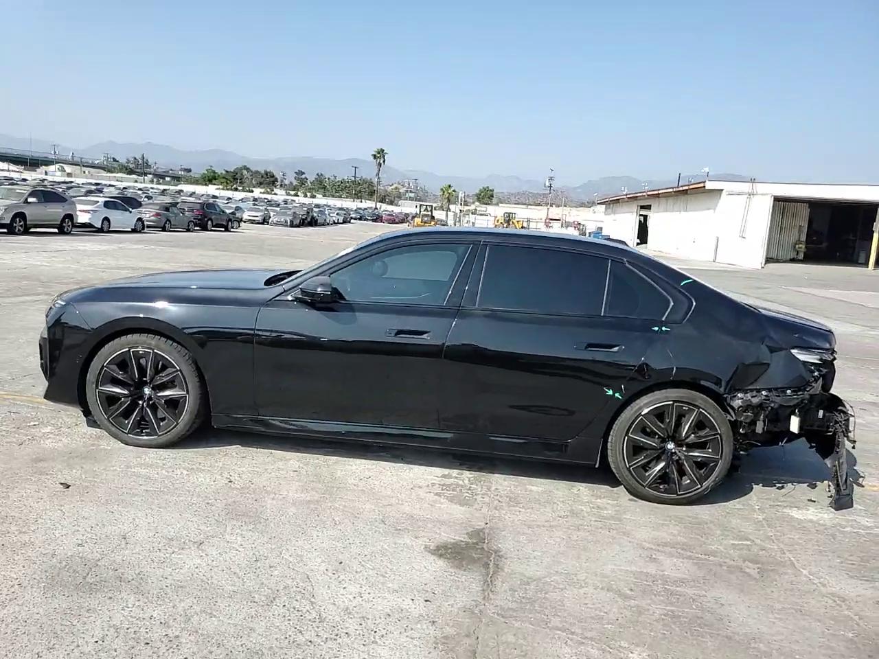 Фото: WBY43EJ0XRCR21088