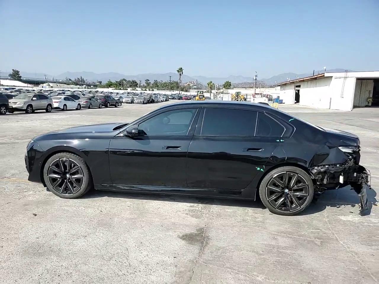 Фото: WBY43EJ0XRCR21088