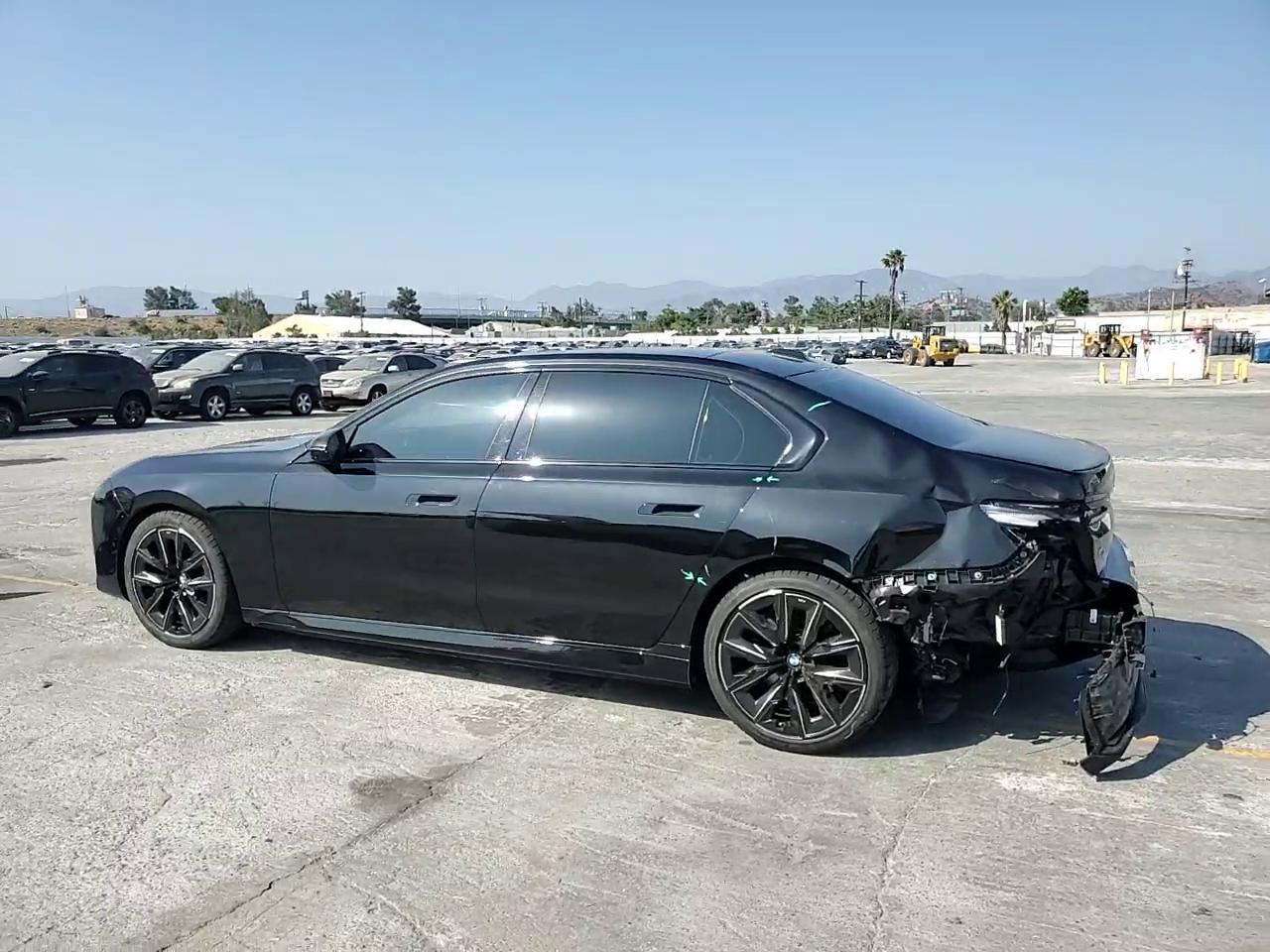 Фото: WBY43EJ0XRCR21088