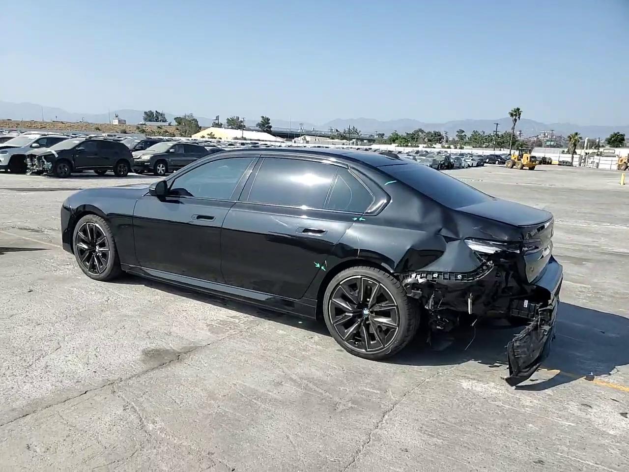 Фото: WBY43EJ0XRCR21088