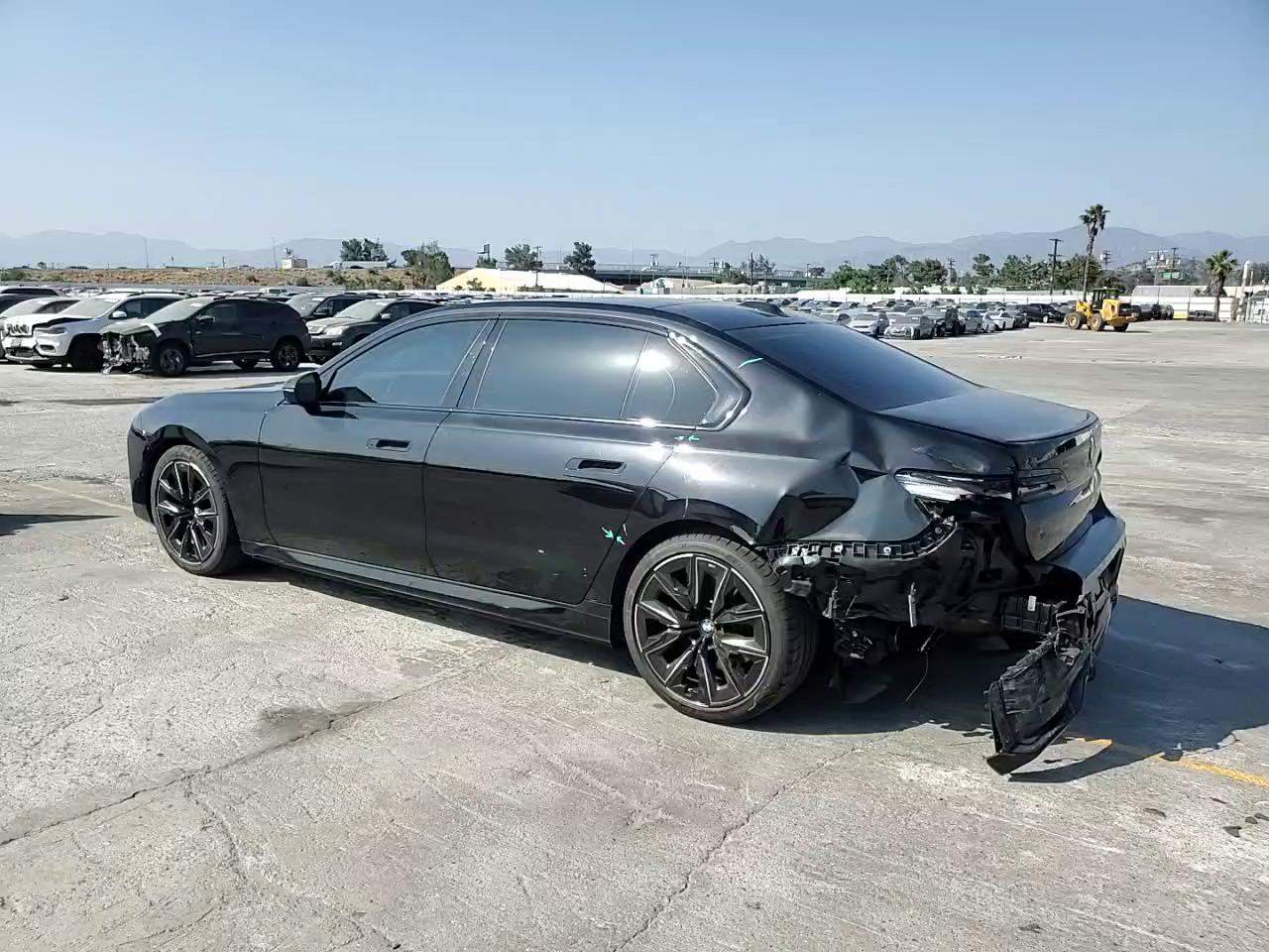 Фото: WBY43EJ0XRCR21088