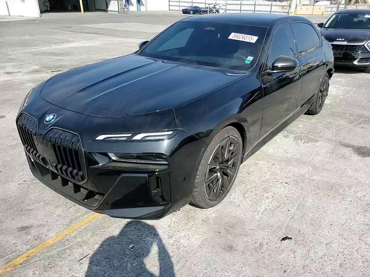 Фото: WBY43EJ0XRCR21088