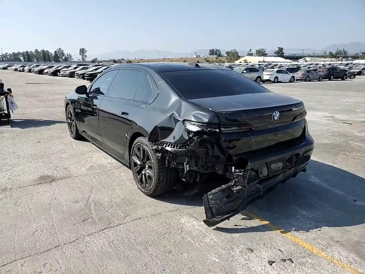 Фото: WBY43EJ0XRCR21088