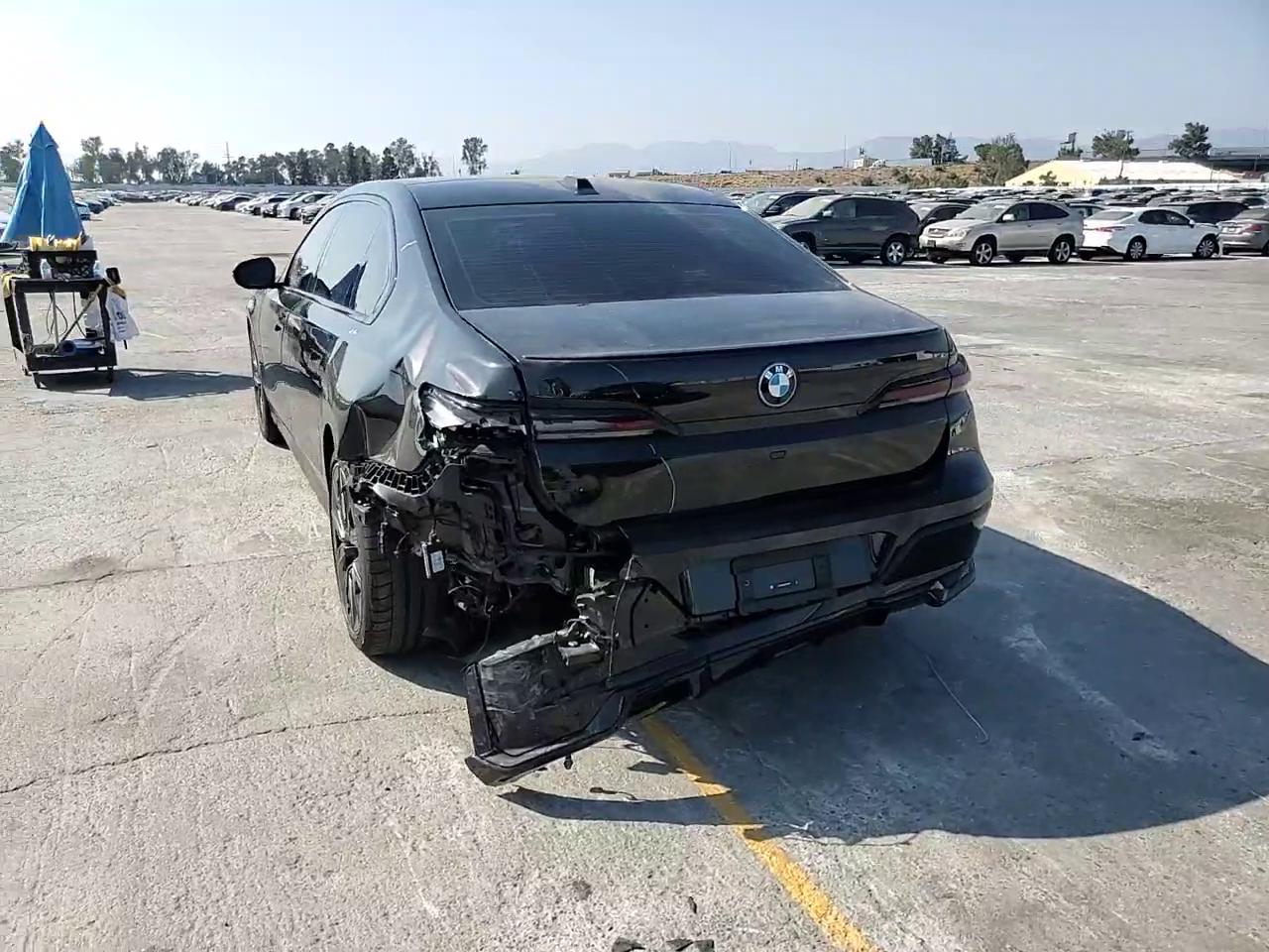 Фото: WBY43EJ0XRCR21088