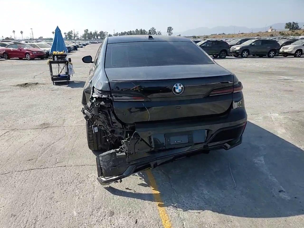 Фото: WBY43EJ0XRCR21088