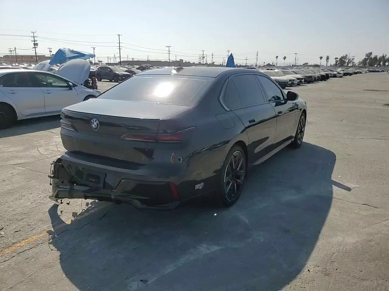 Фото: WBY43EJ0XRCR21088