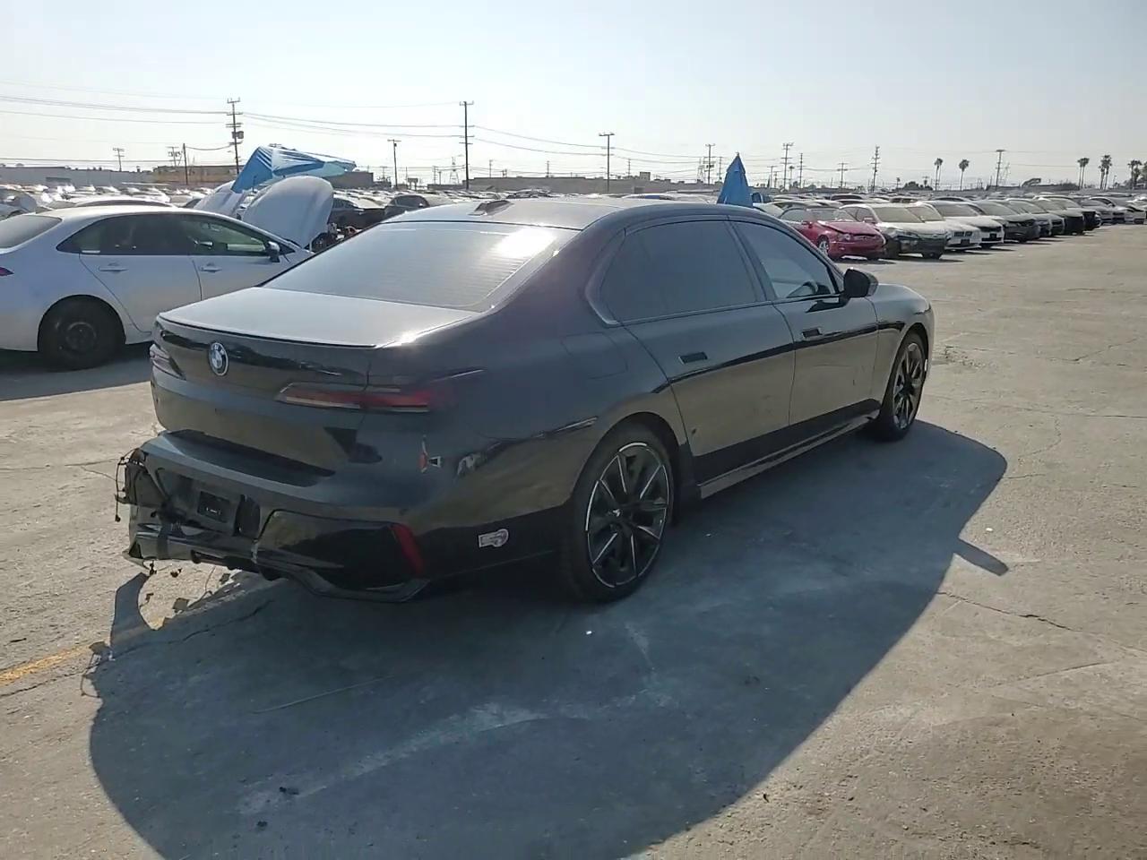 Фото: WBY43EJ0XRCR21088