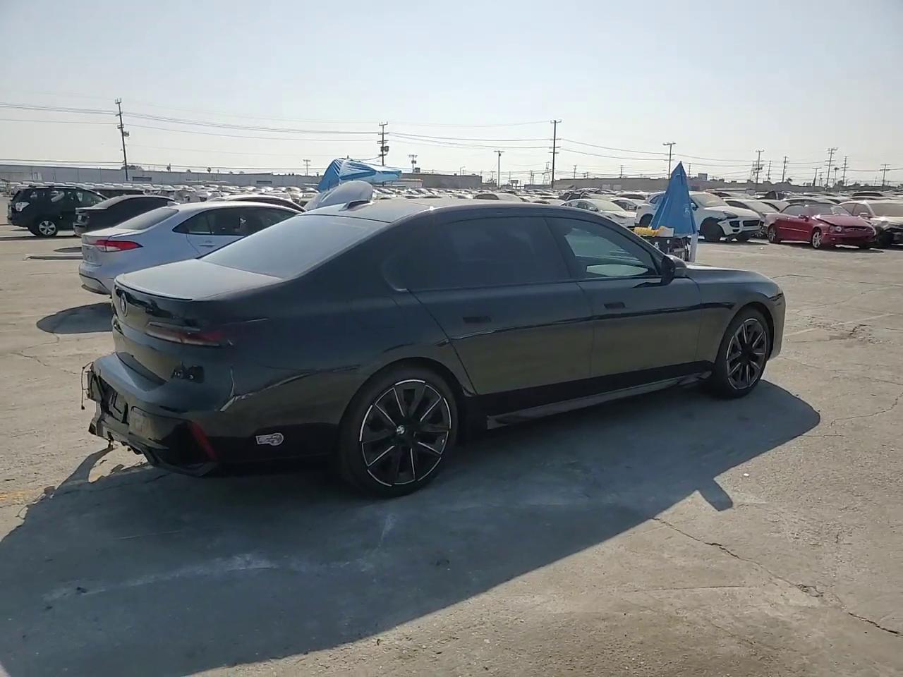 Фото: WBY43EJ0XRCR21088