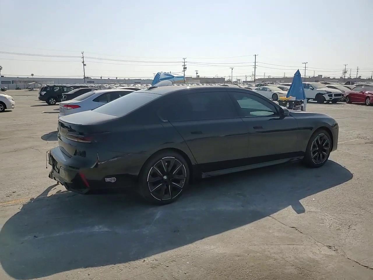 Фото: WBY43EJ0XRCR21088