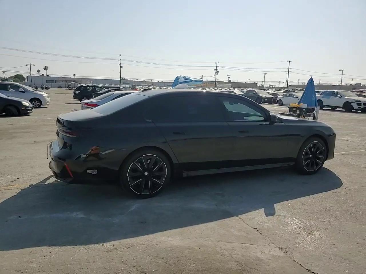 Фото: WBY43EJ0XRCR21088