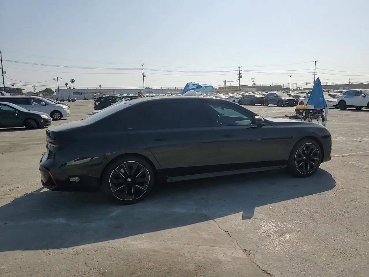 Фото: WBY43EJ0XRCR21088