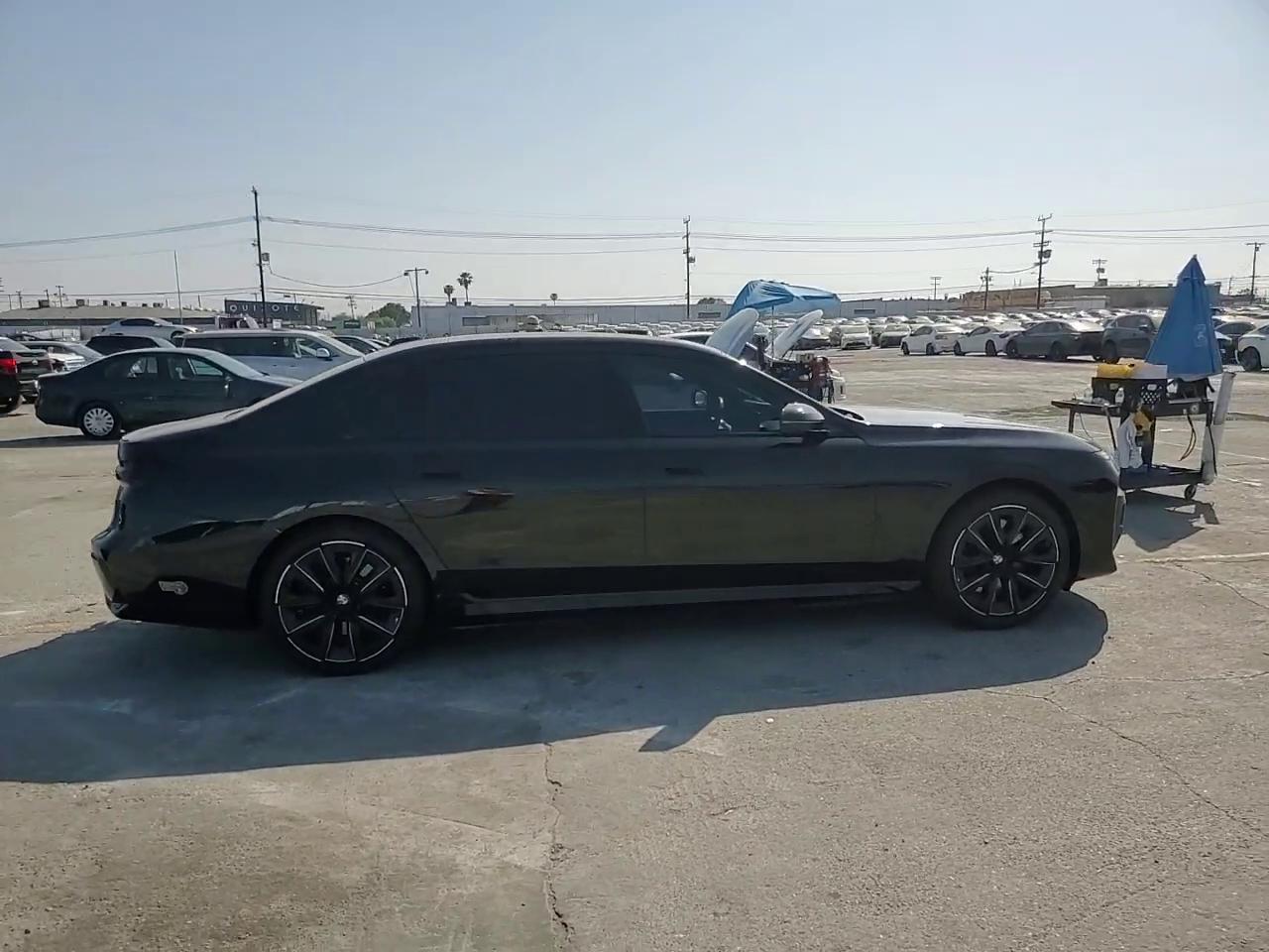 Фото: WBY43EJ0XRCR21088