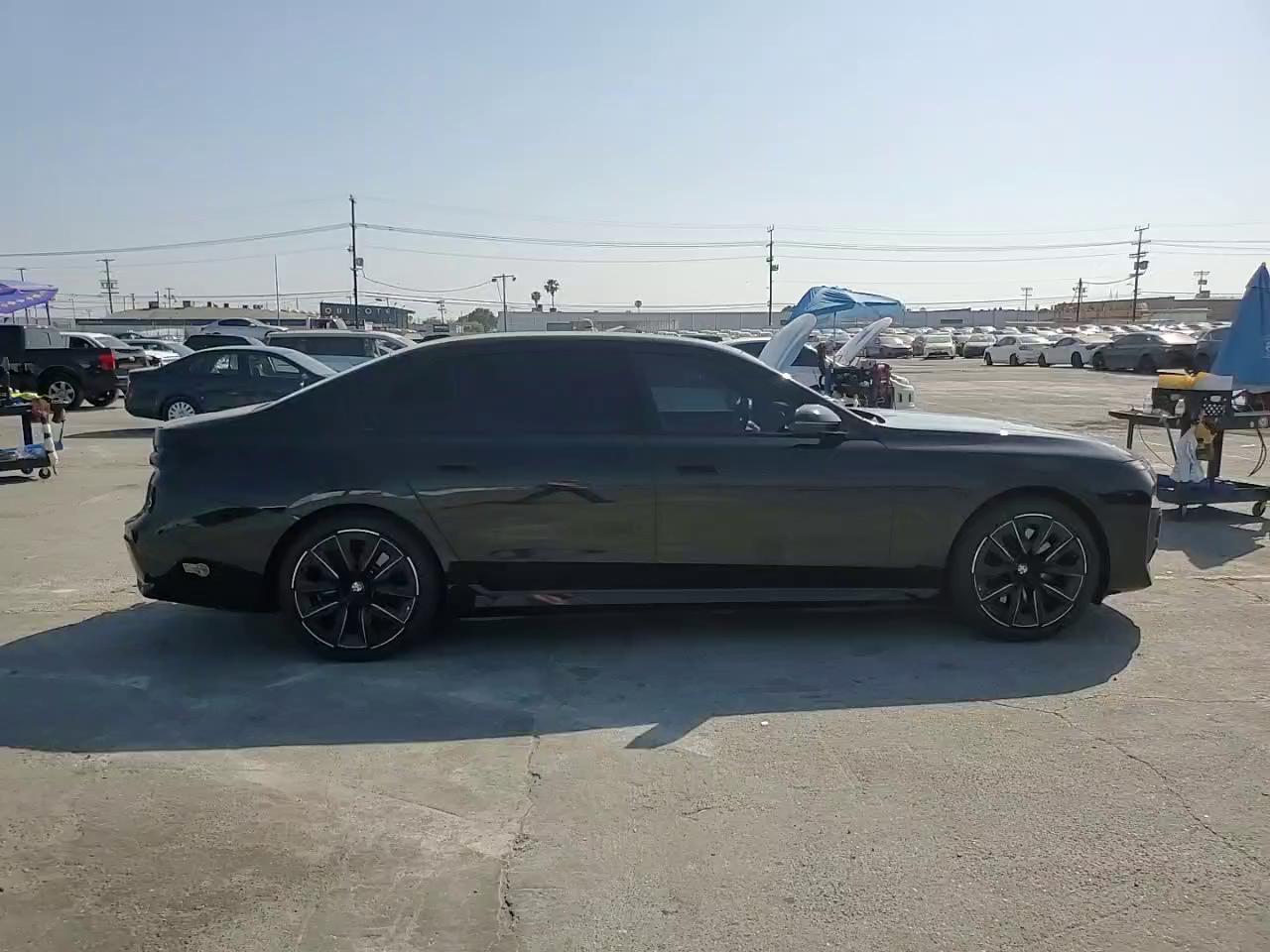 Фото: WBY43EJ0XRCR21088