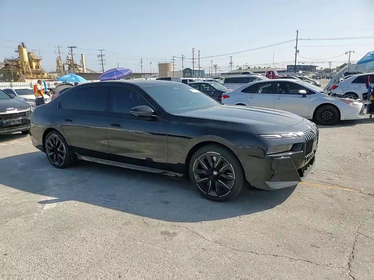 Фото: WBY43EJ0XRCR21088