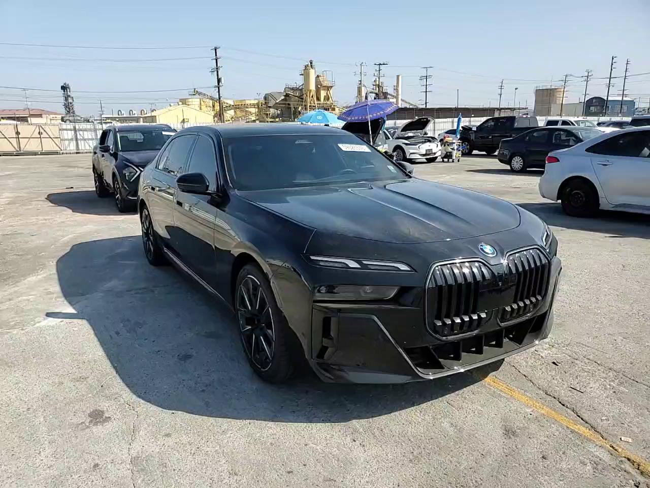 Фото: WBY43EJ0XRCR21088