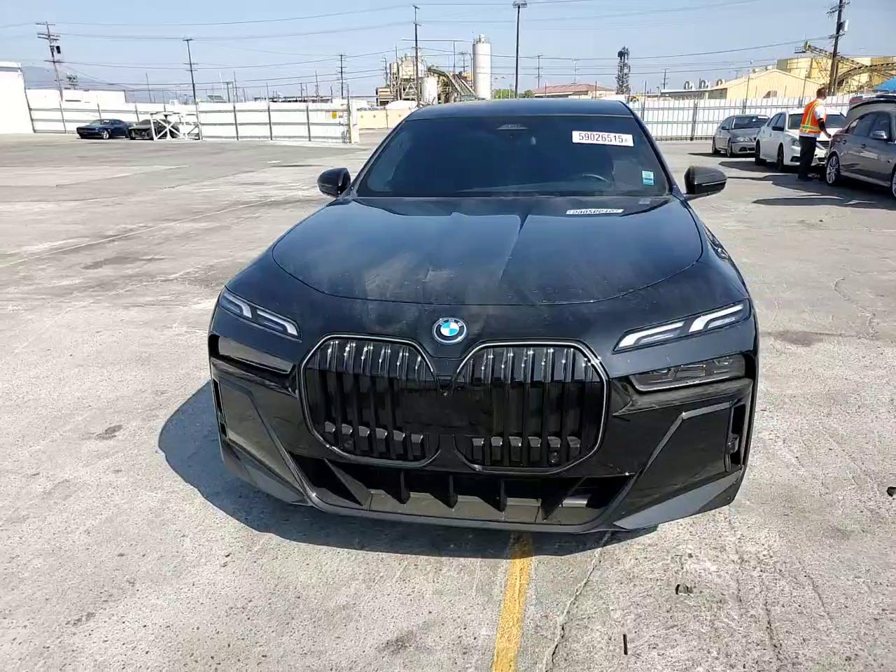 Фото: WBY43EJ0XRCR21088