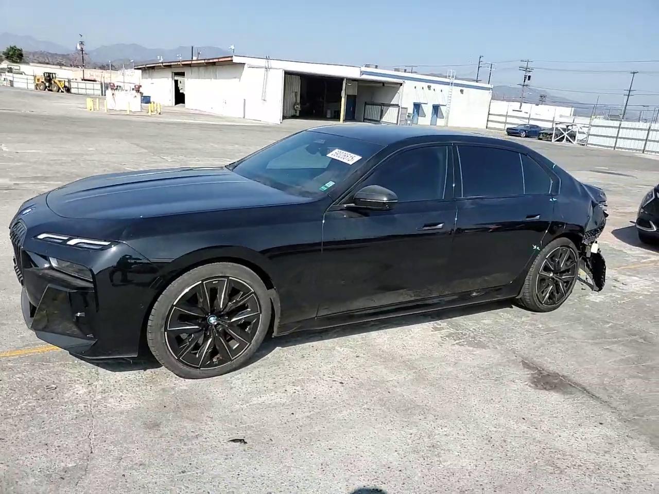 Фото: WBY43EJ0XRCR21088