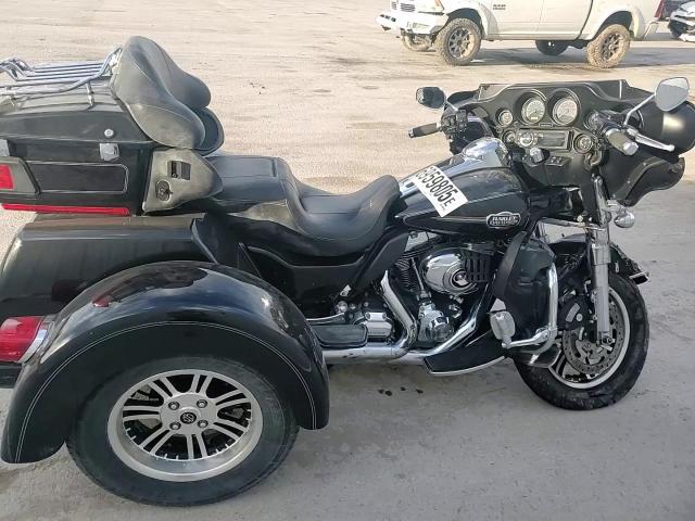 2011 Harley-Davidson Flhtcutg VIN: 1HD1MAM18BB856251 Lot: 56959805