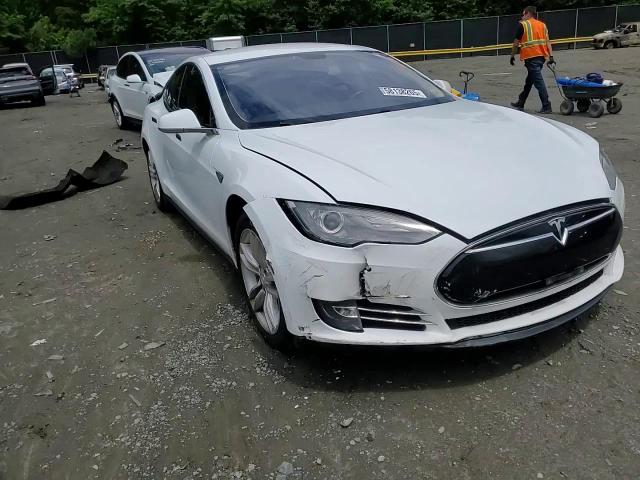 2014 Tesla Model S VIN: 5YJSA1H16EFP44977 Lot: 58138265