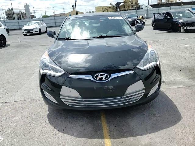 2017 Hyundai Veloster VIN: KMHTC6ADXHU323755 Lot: 54226175