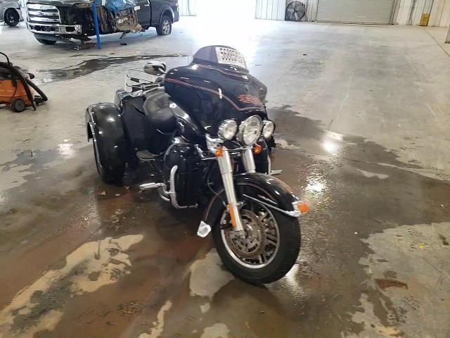 2011 Harley-Davidson Flhtcutg VIN: 1HD1MAM19BB850135 Lot: 56885895