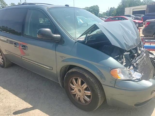 2005 Chrysler Town & Country Touring VIN: 2C8GP54L85R327009 Lot: 56355685