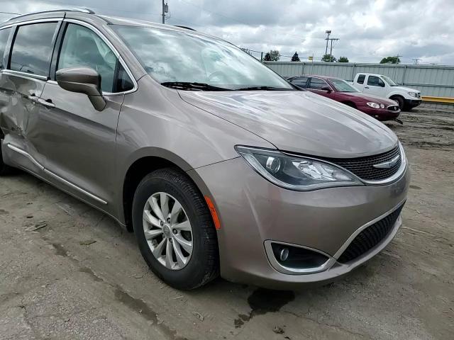 2018 Chrysler Pacifica Touring L VIN: 2C4RC1BG8JR127200 Lot: 56929415