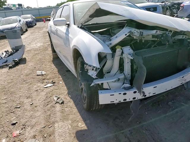 2021 Chrysler 300 Touring VIN: 2C3CCARG4MH617532 Lot: 58100715