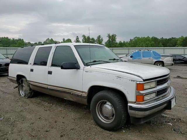 1997 Chevrolet Suburban C1500 VIN: 1GNEC16R9VJ383082 Lot: 55621515