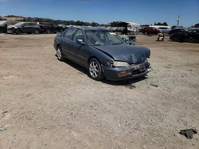 1996 Honda Accord Lx VIN: 1HGCD5636TA107568 Lot: 60352834