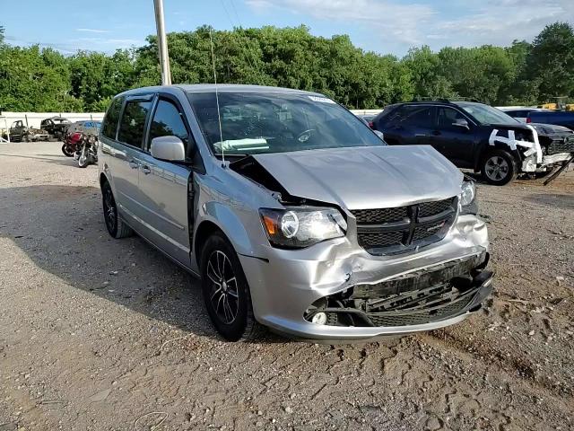 2017 Dodge Caravan - Image 11