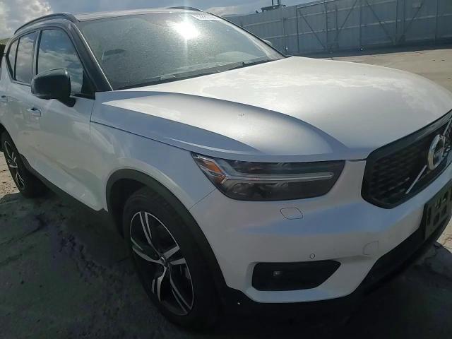 2021 Volvo Xc40 T5 R-Design VIN: YV4162UM1M2515544 Lot: 59887494