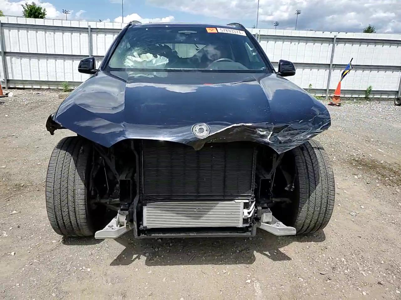 Фото: 5UXCR6C07N9J93993