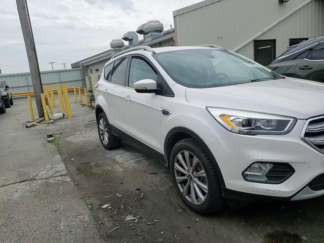 1FMCU9J94JUB10574 2018 Ford Escape Titanium