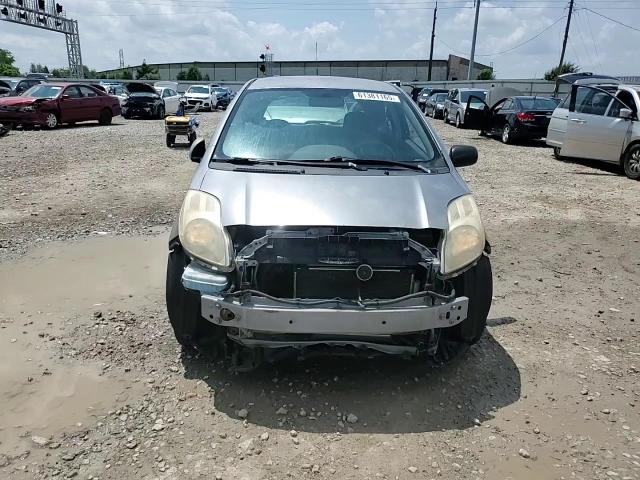 2009 Toyota Yaris VIN: JTDJT903695256038 Lot: 61381165