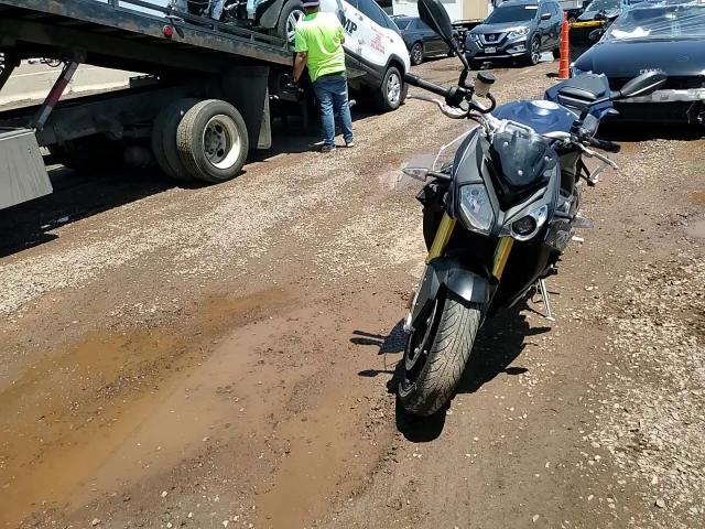 2015 BMW S 1000 R VIN: WB10D1208FZ199517 Lot: 62731045