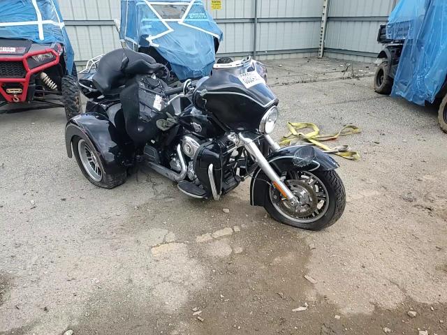 2013 Harley-Davidson Flhtcutg Tri Glide Ultra Classic VIN: 1HD1MAM13DB856774 Lot: 60324385