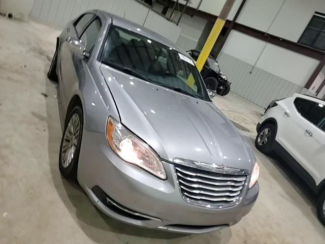 2013 Chrysler 200 Limited VIN: 1C3CCBCG0DN621213 Lot: 60221145