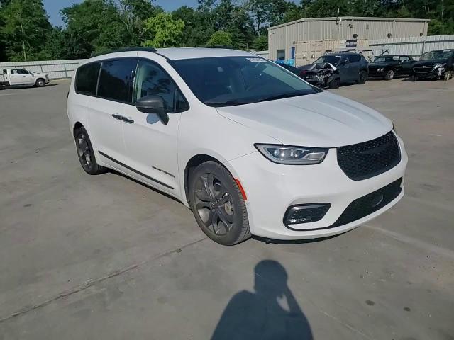 2023 Chrysler Pacifica Touring L VIN: 2C4RC1BG9PR629707 Lot: 61738195
