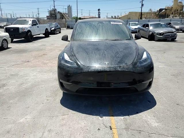 2024 Tesla Model Y VIN: 7SAYGDEE7RA215576 Lot: 63054895
